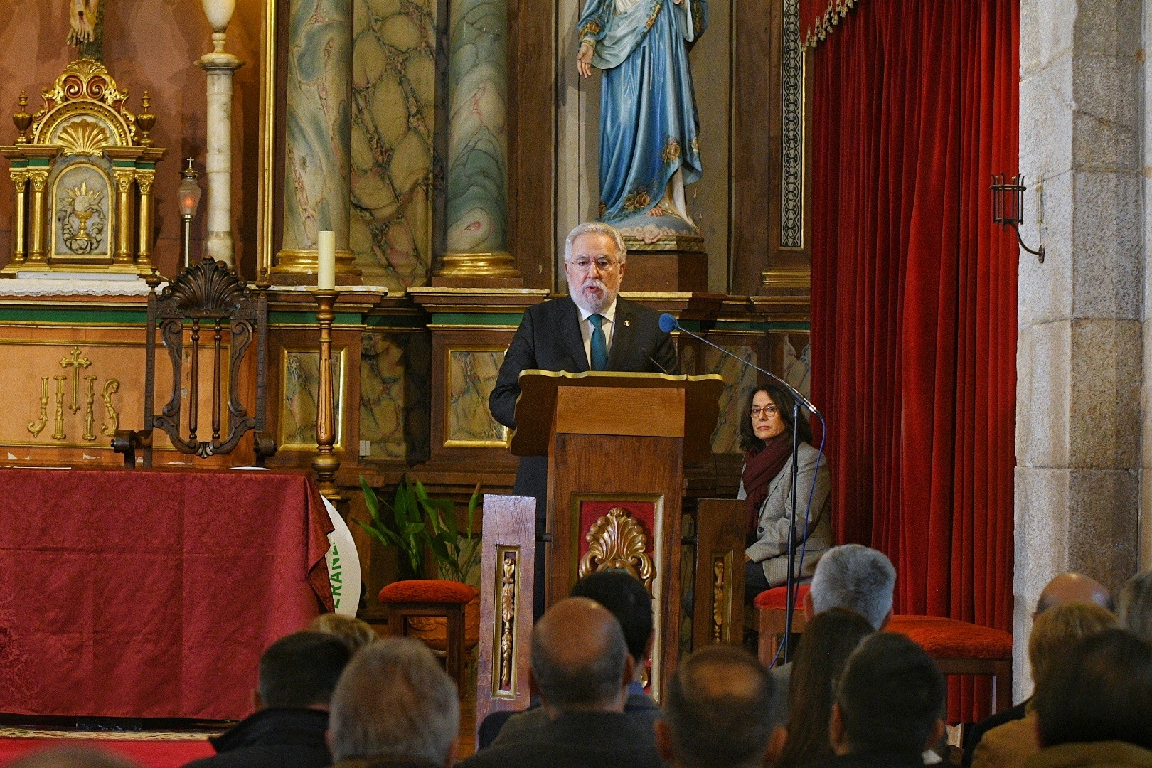 Santalices celebra o compromiso para impulsar o uso do galego nos camposantos e actos fúnebres